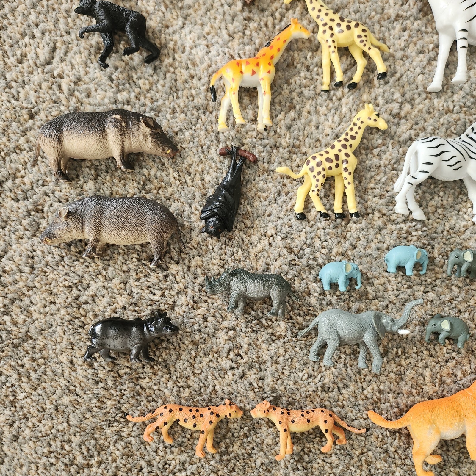 Lot Of 45 Small Plastic Zoo Animals Zebra Giraffe Lion Elephants +