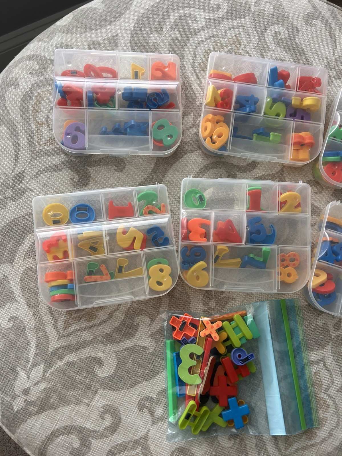 Plastic Numbers Magnetic LOT with storage cases for math groups
