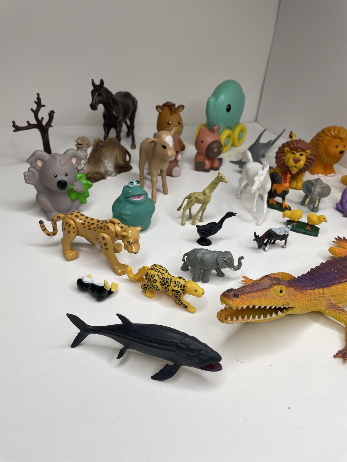32 Lot Miniature Toy Plastic Animal Figures Mixed Sizes/Styles -Lions, Horses