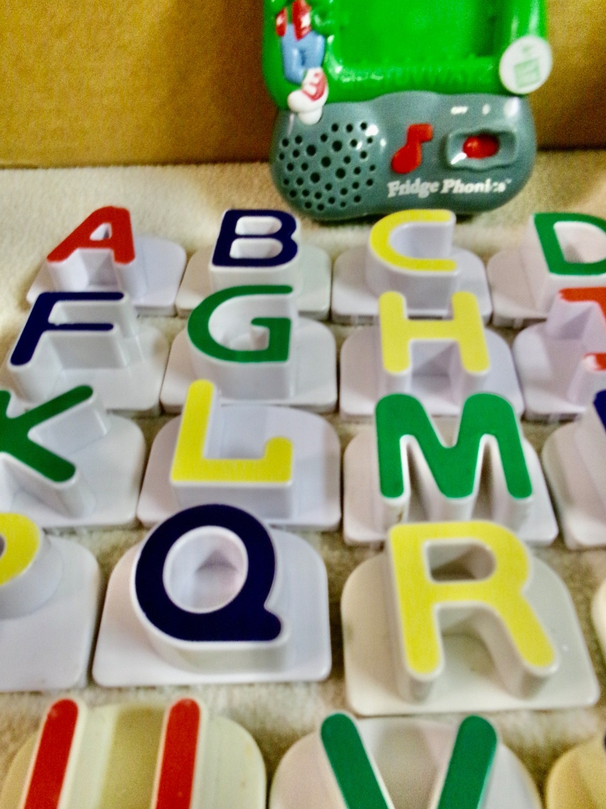 Leap Frog Fridge Phonics Reader and 26 Upper Case Magnetic Letters Tested. (A)