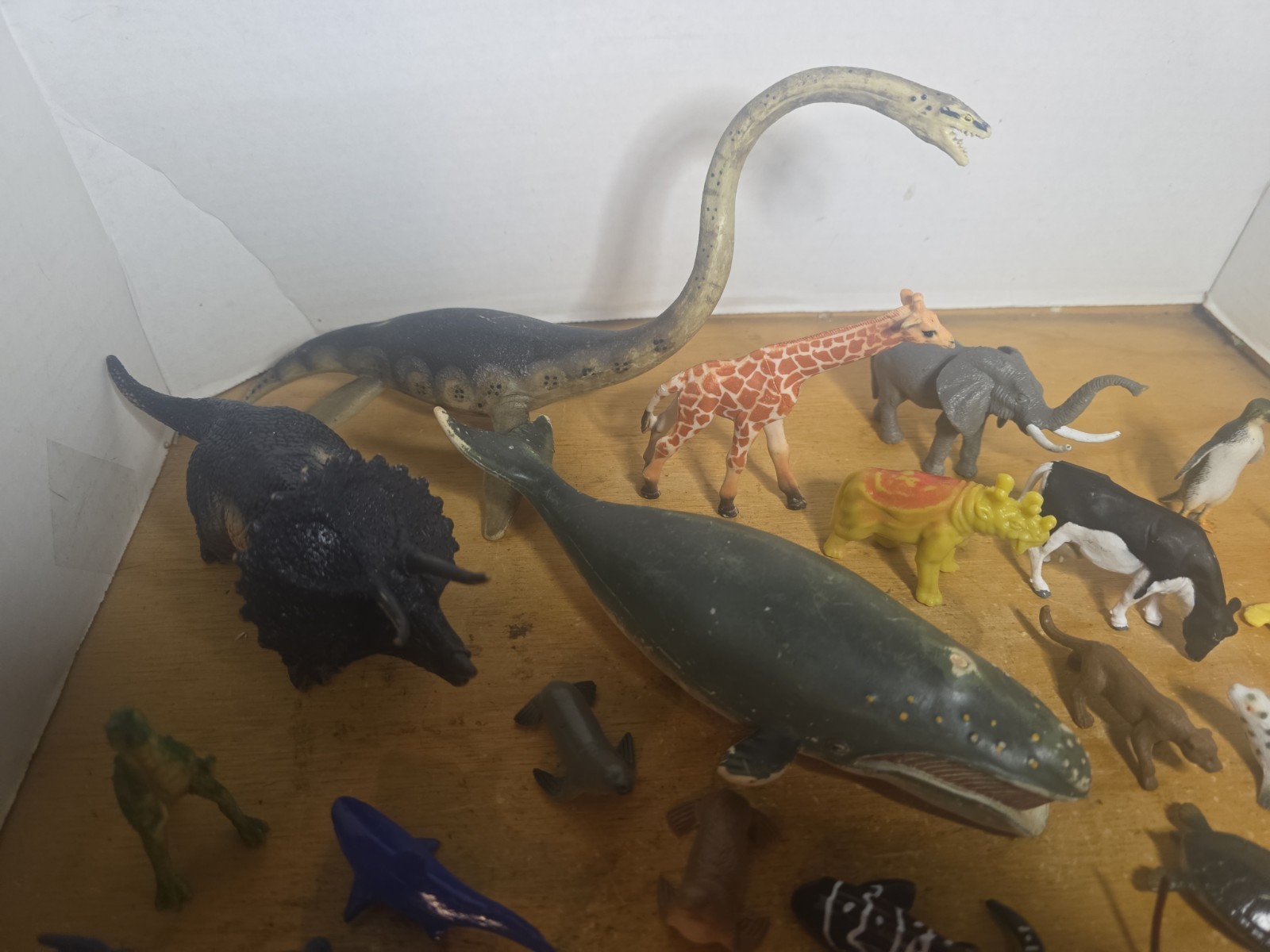 Lot Of Vintage Dinosaurs Ocean Farm Zoo & Safari Animals Figures Lot Of 27 Mix