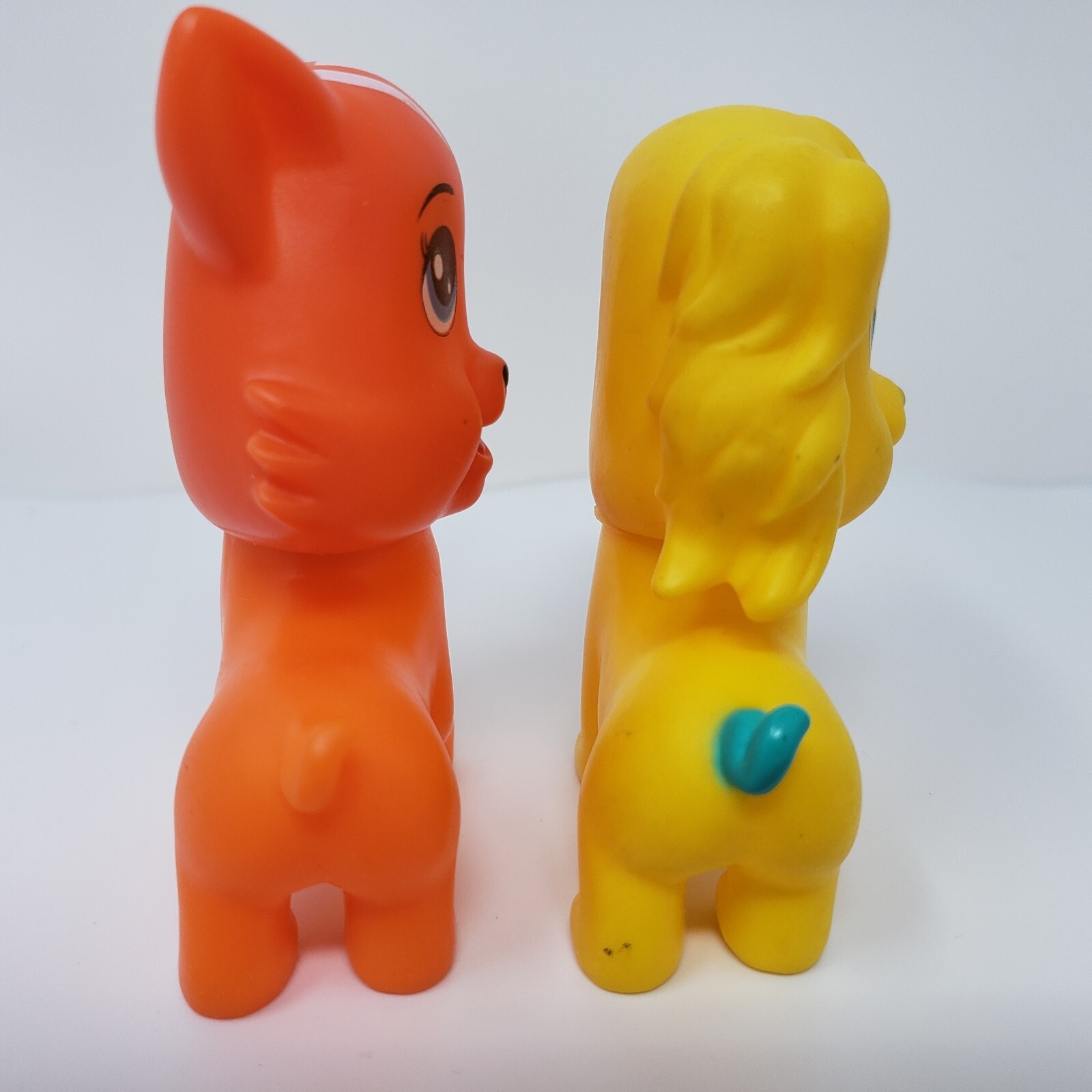 Dog Cat Kitten Plastic Toy Figures Not Branded Lot of 2