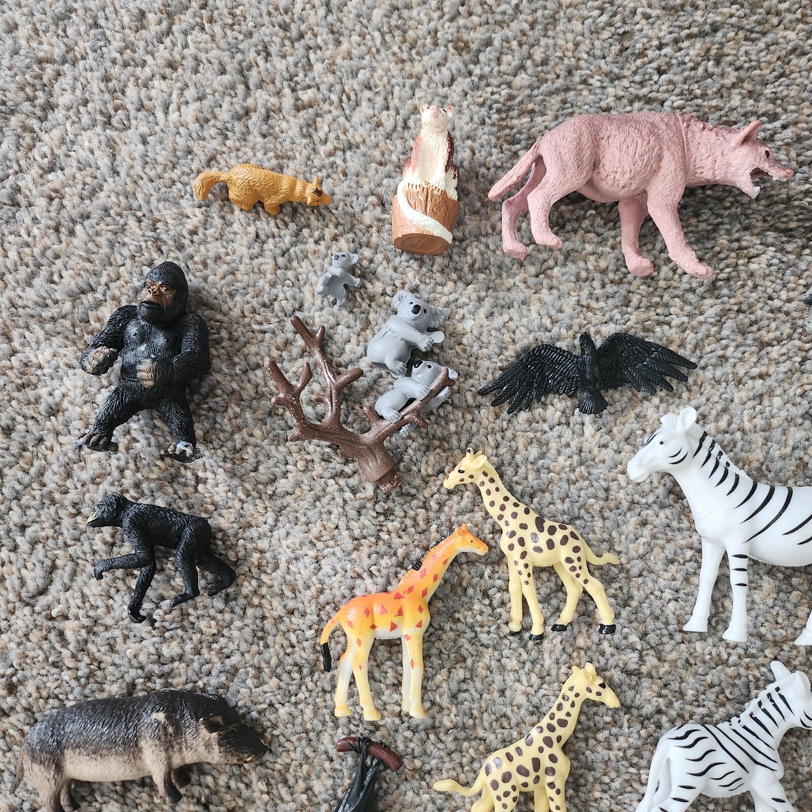 Lot Of 45 Small Plastic Zoo Animals Zebra Giraffe Lion Elephants +