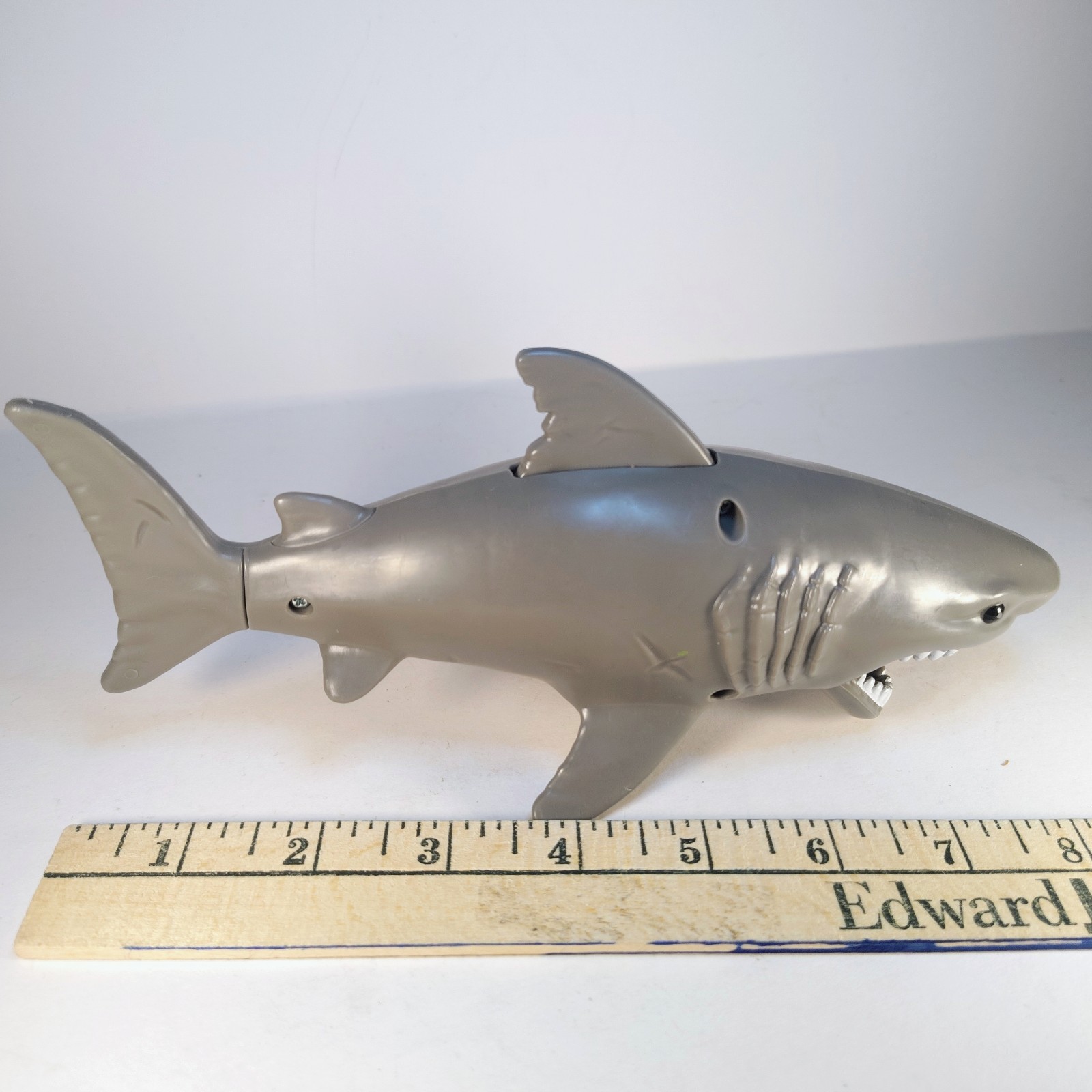 8″ Animal Planet Great White Extreme Adventure Chomping Action Shark