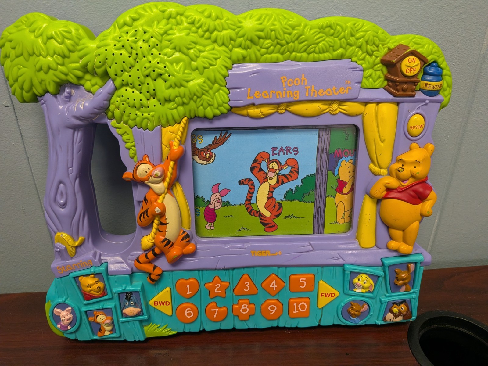 Vintage Tiger Electronics WINNIE THE POOH LEARNING Theater 1998 Toy Disney