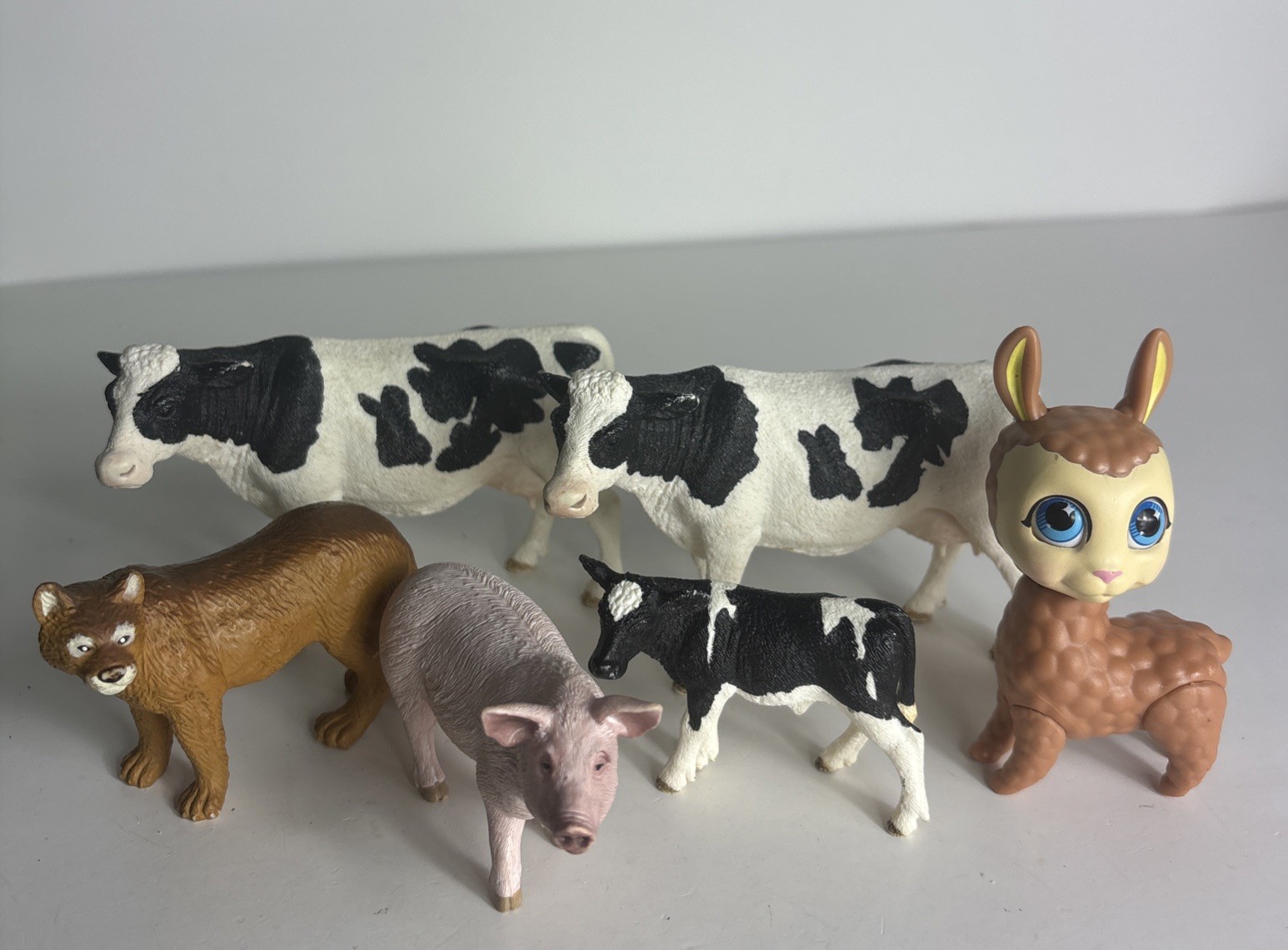 Animal Toys X 7; Schleich Cows, Schleich Pig, Unbranded Cougar, Jakks Llama