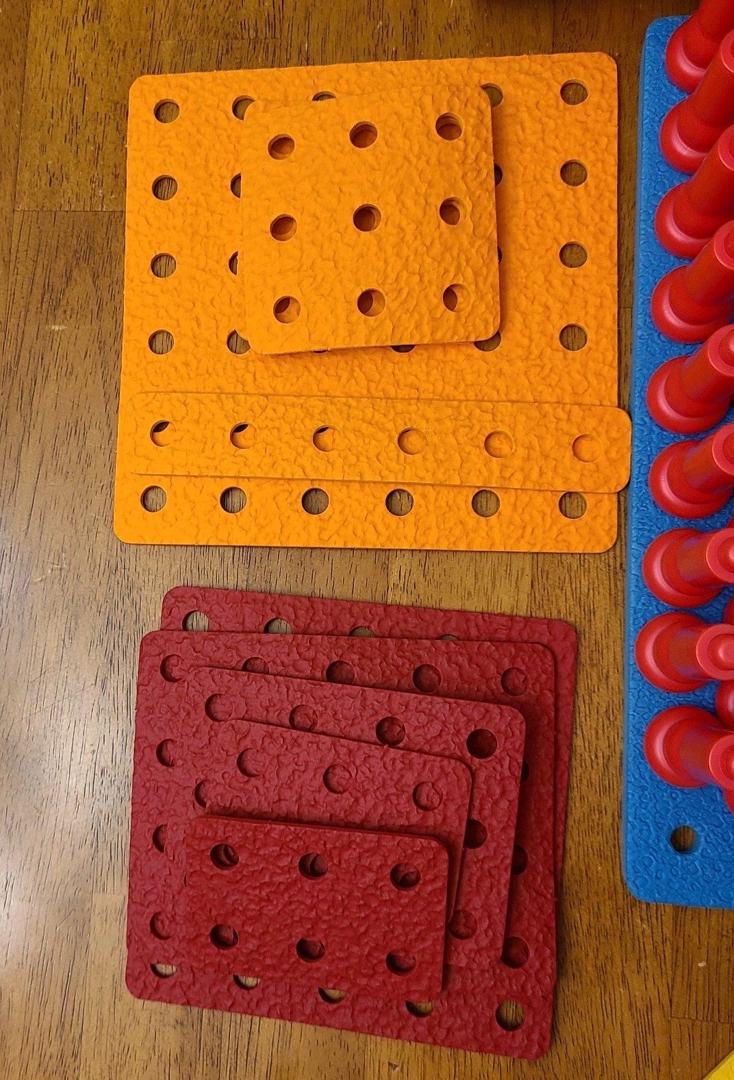 2009 Lauri Tall-Stackers Pegs Building Set