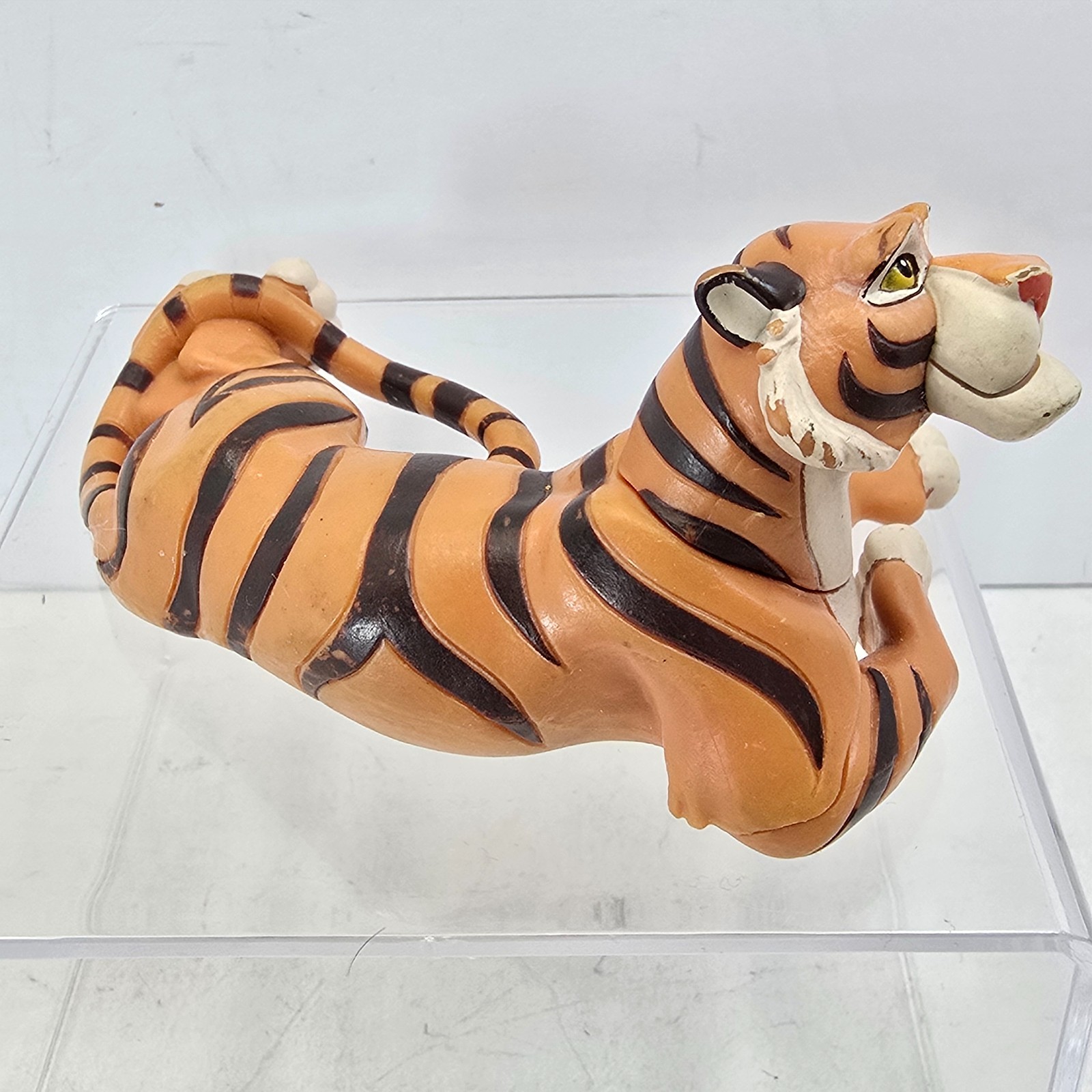 Disney Store Aladdin Jasmine’s Tiger Rajah PVC Figure Laying Down 4″ Toys Cat
