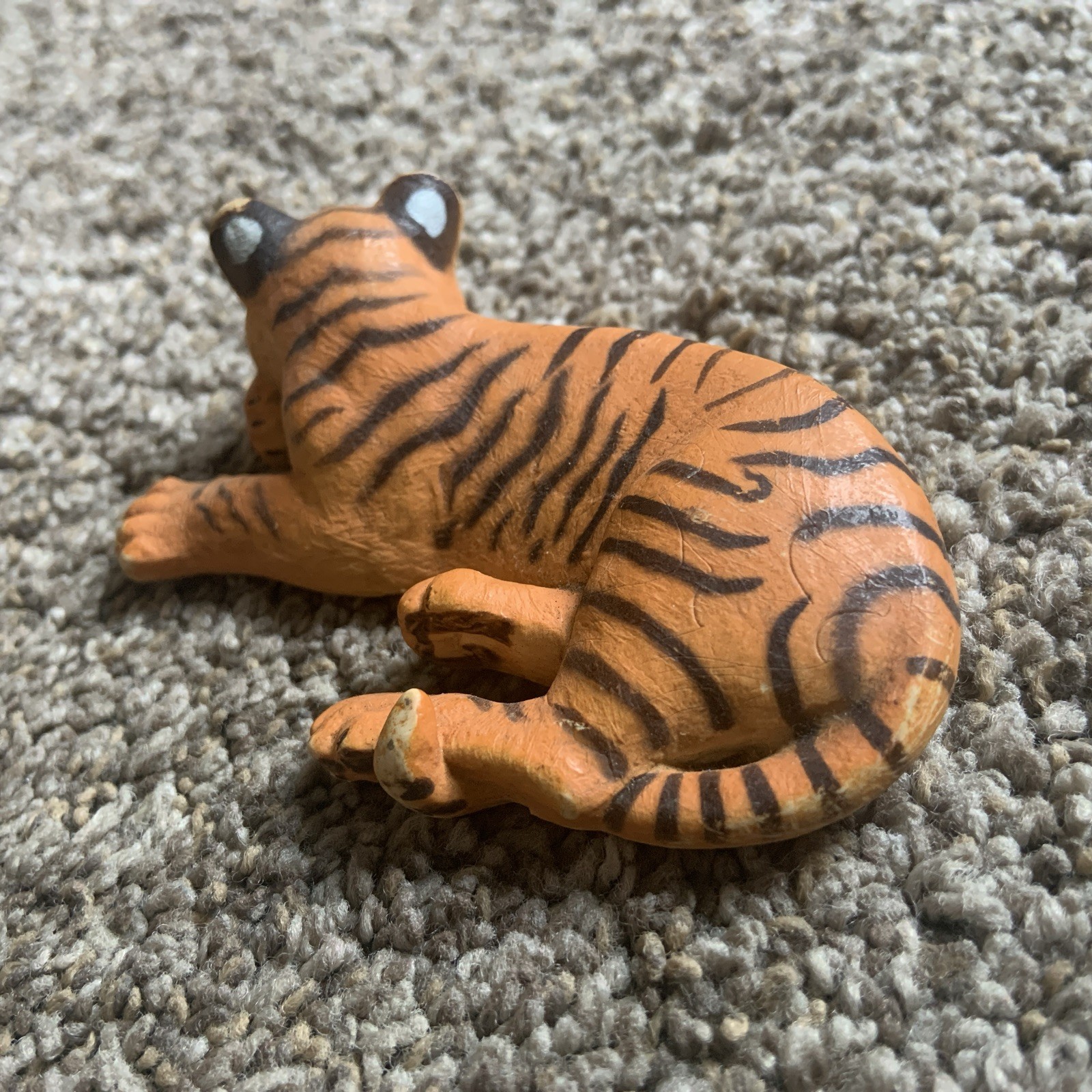 W.A.I. Wildlife Artists Tiger Laying Down Plastic Toy Figure vintage 1985