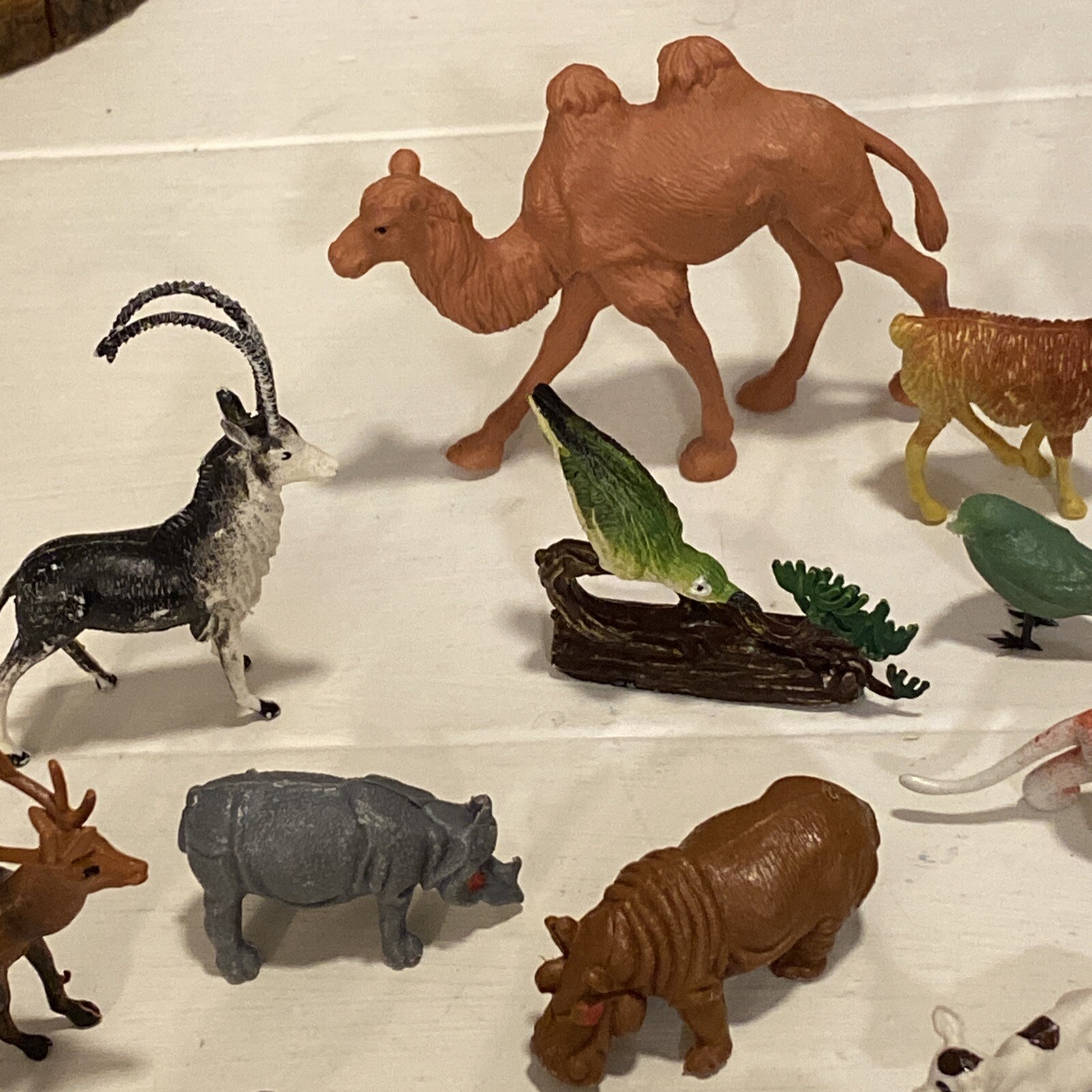 Plastic Animal Figures Toy Lot of 33 Mixed Tiger Llama bear zebra alligator etc.