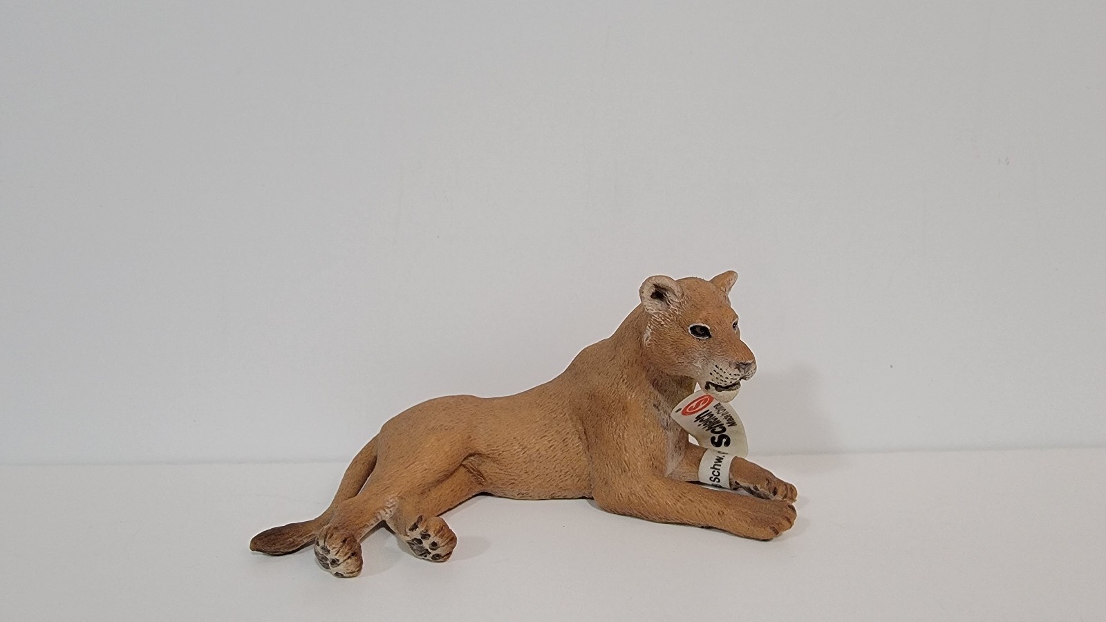Schleich Lying Down LIONESS Female Lion African Animal Figure 2007 Retired 14375