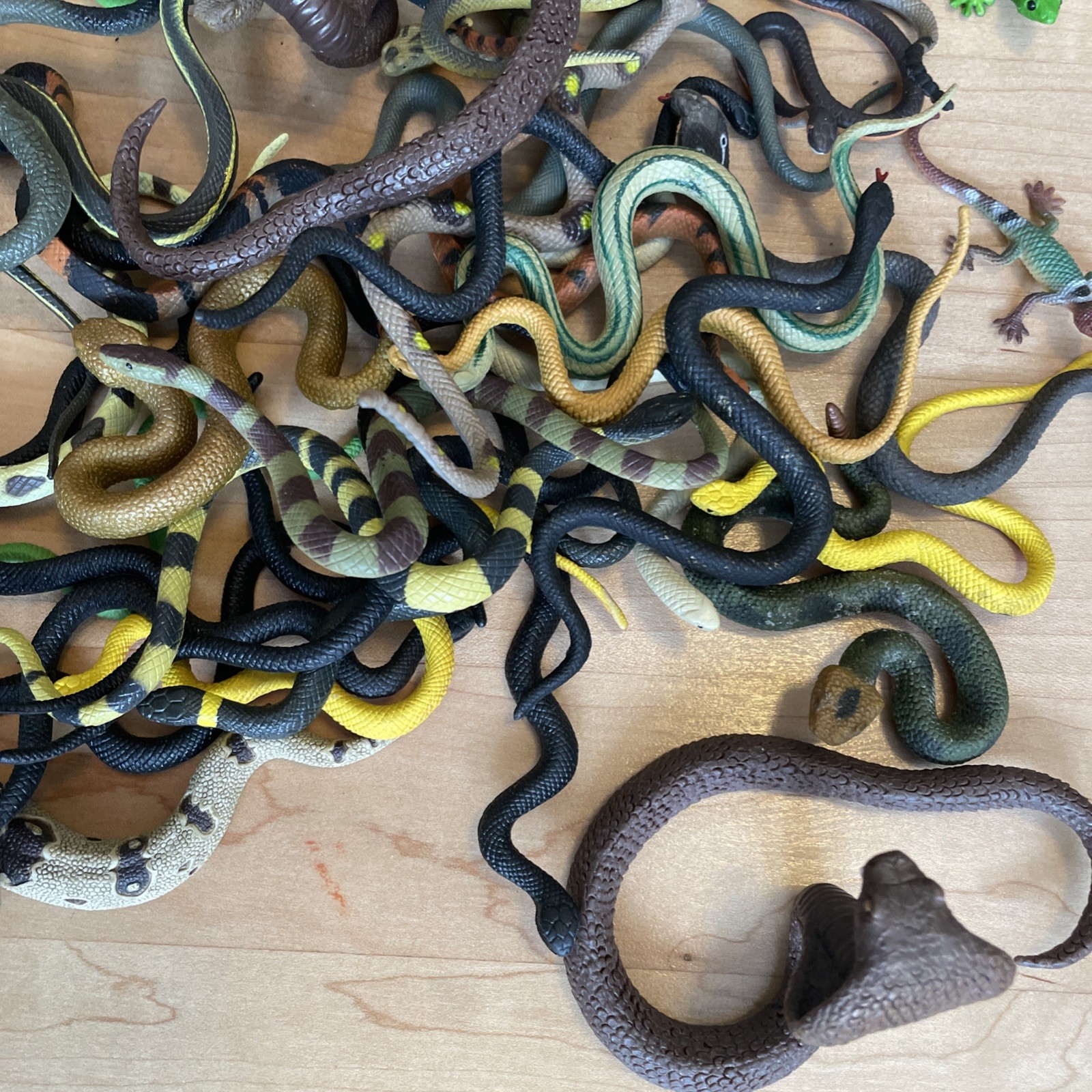 Mixed Lot of 48 Plastic Snakes-6 Lizards-1 Turtle-1 Scorpion-1 Mouse & 1 Spider