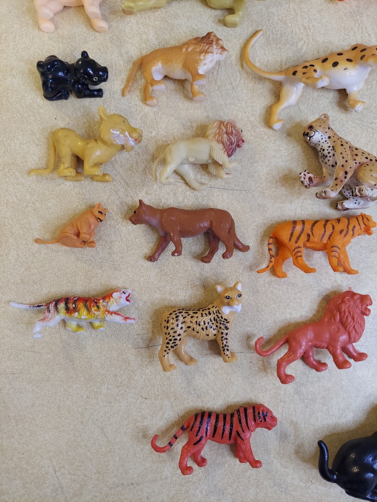 Mixed Lot of 30 Tiger Lion Leopard Cat Animal Figures Educational Toys
