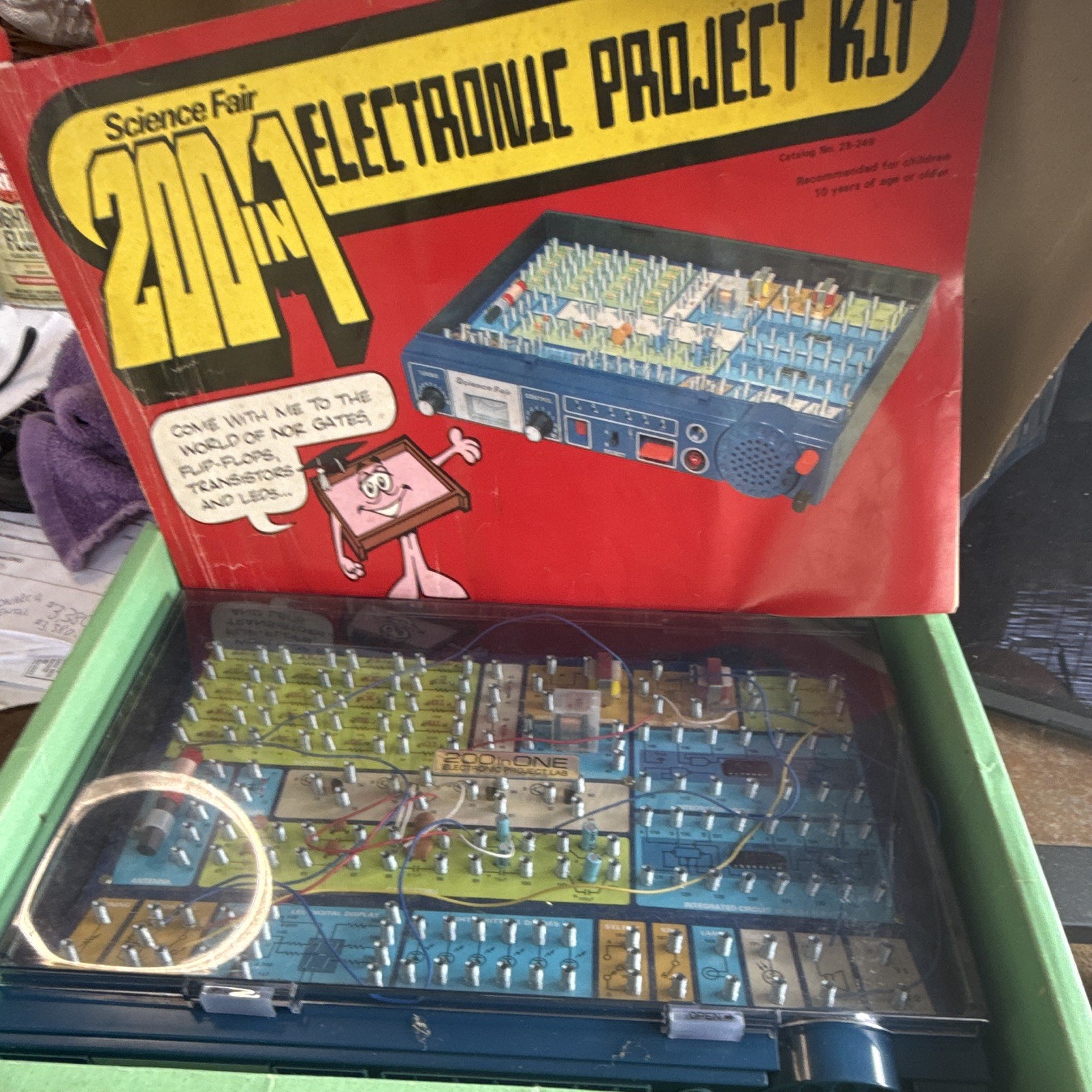 Science Fair 200-in-1 Electronic Project Lab Kit 1981 MPN 28-208 Age 8+
