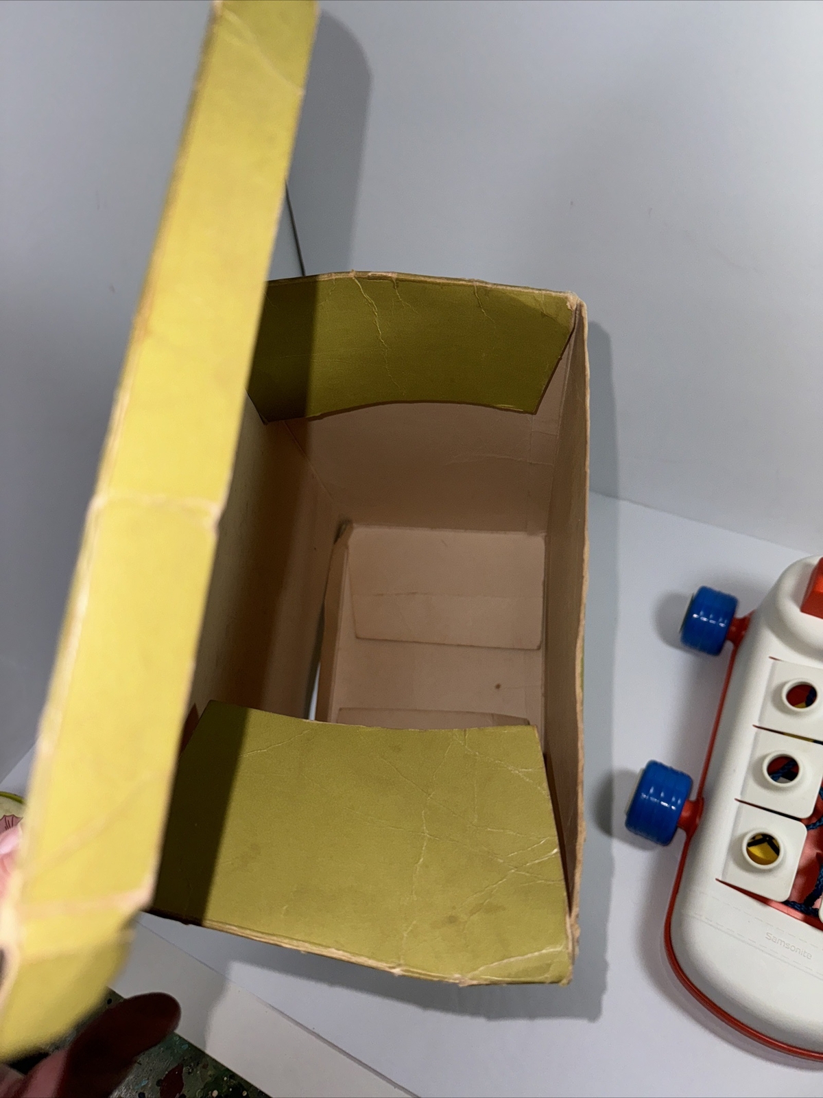LACER RACER a shoe car w/ signs to learn shoe tying Including Box