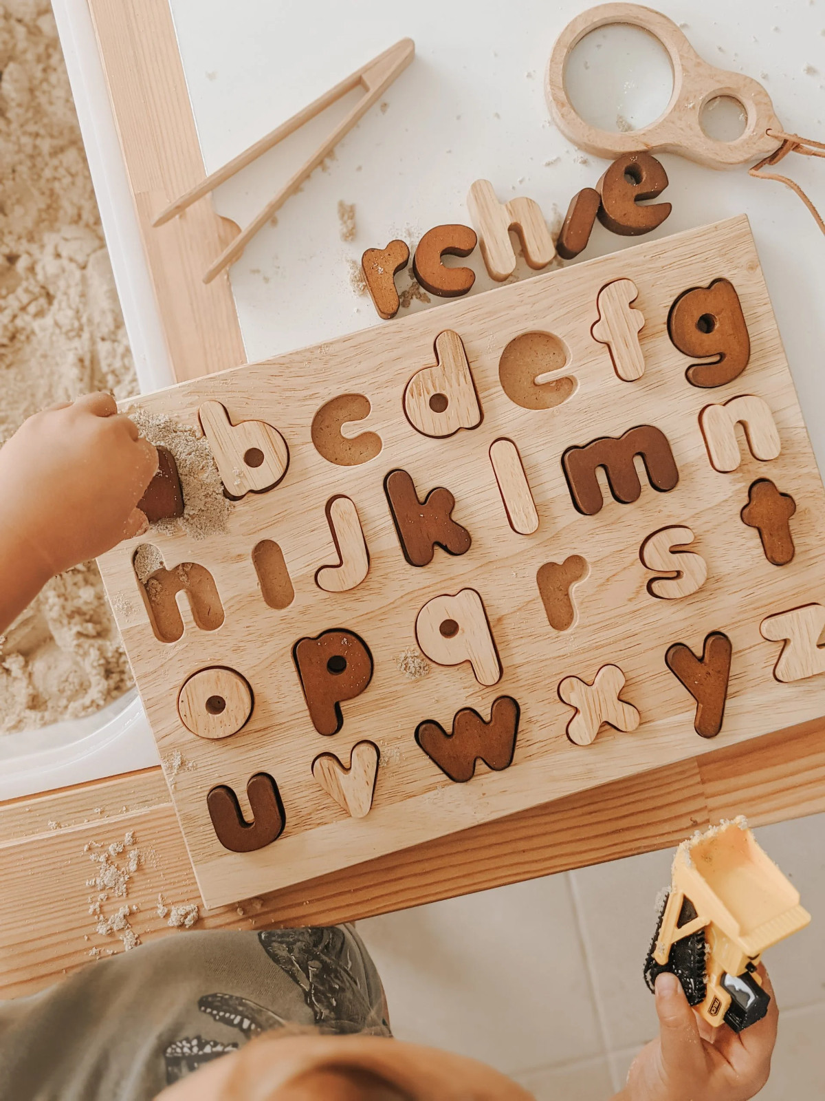 QToys USA Natural Lowercase puzzle