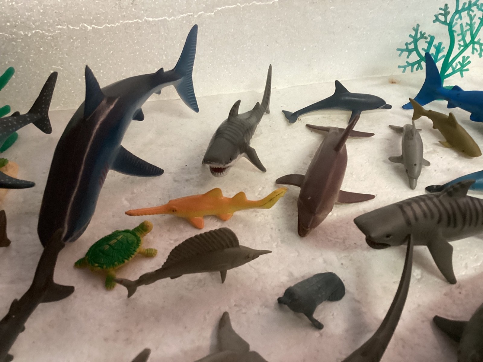 Mixed Lot 27 OCEAN SEA CREATURES Plastic Animals Toy Figures.