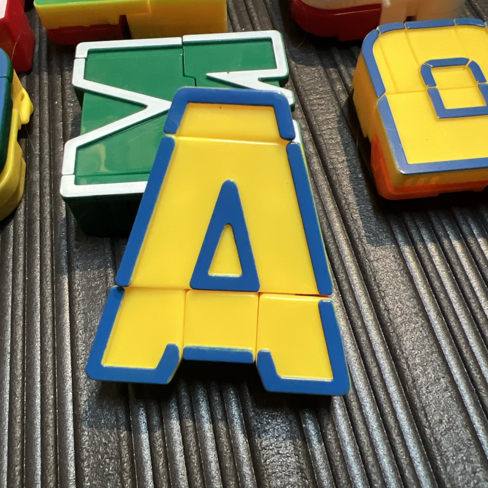 ALPHA BOTS Alphabet Robot Transforming Figures Complete Set of 26