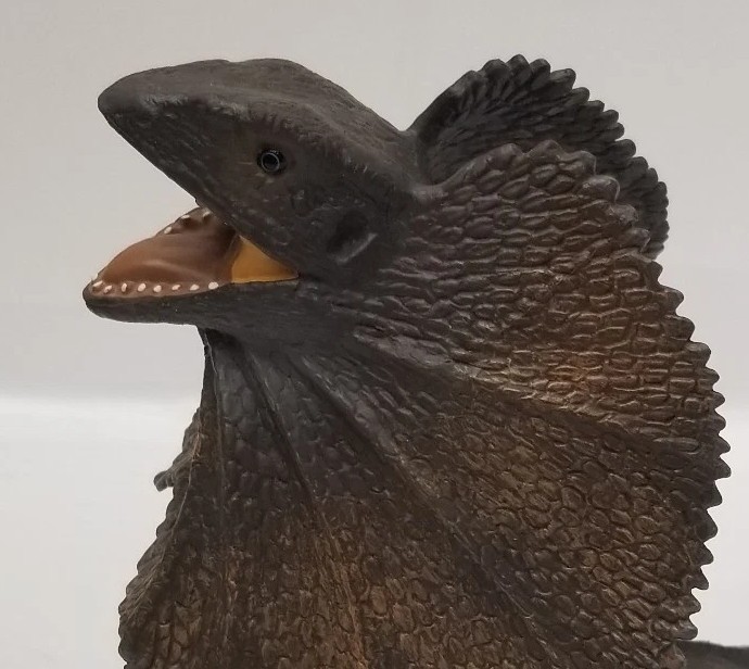 Safari Ltd Frilled Lizard Figure Gray Wildlife Zoo Animal Figurine 10 inch 2005