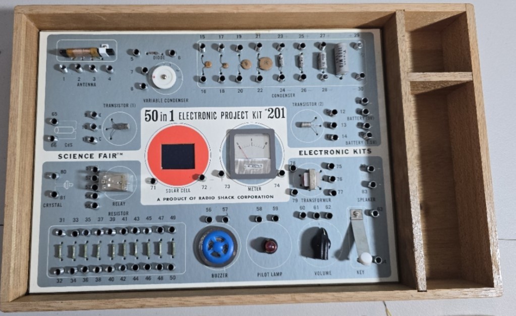 1967 Radio Shack Science Fair Electronic Project Kit #201 – Untested-incomple