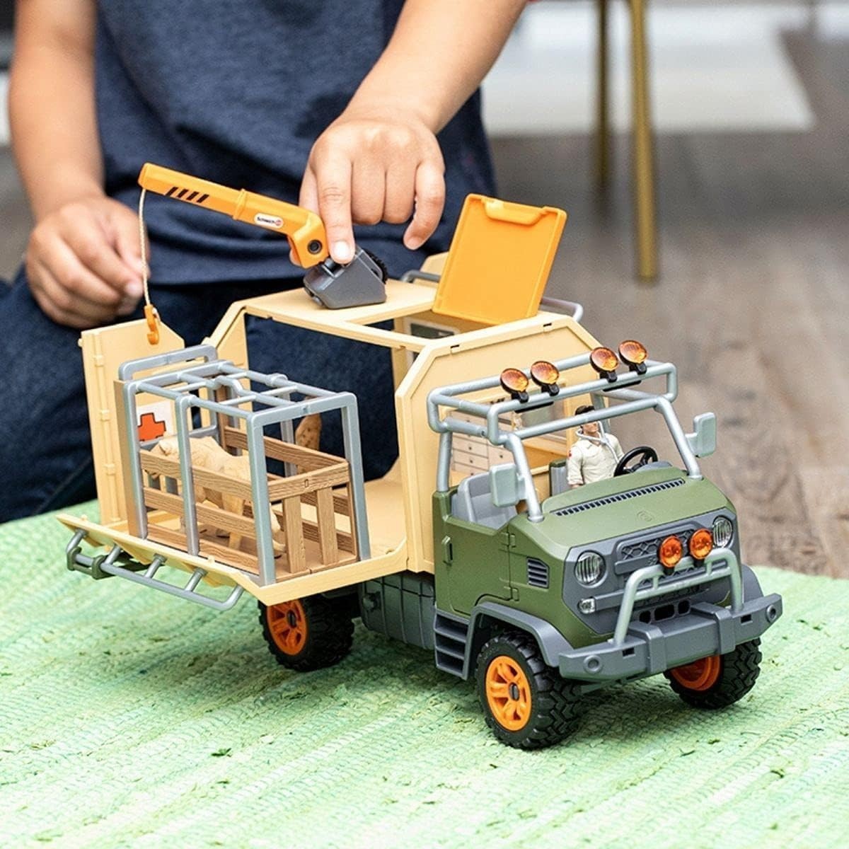 Hands-On Fun: Wild Life 45-Piece Safari Adventure Playset for Imaginative Kids