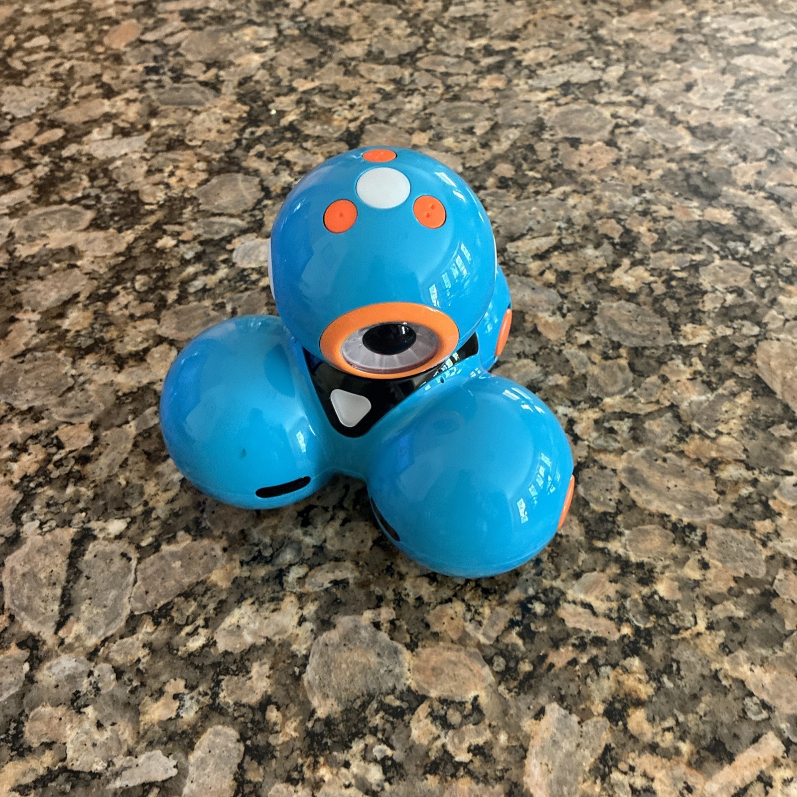 Wonder Workshop DA01 Dash Robot – Blue- Your Interactive Robotic Companion