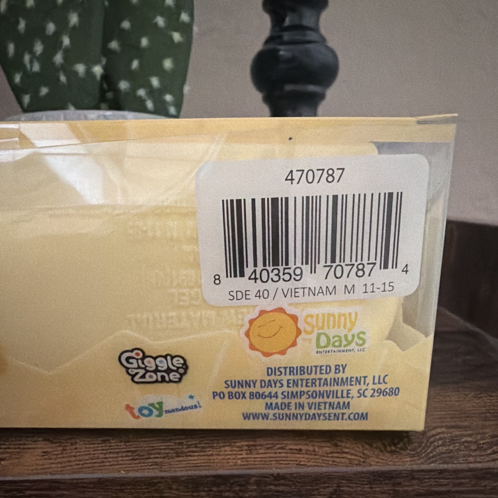 Giggle Zone Squeeeeze Butter 14 oz Tactile Squeeze Toy Sunny Days Toy