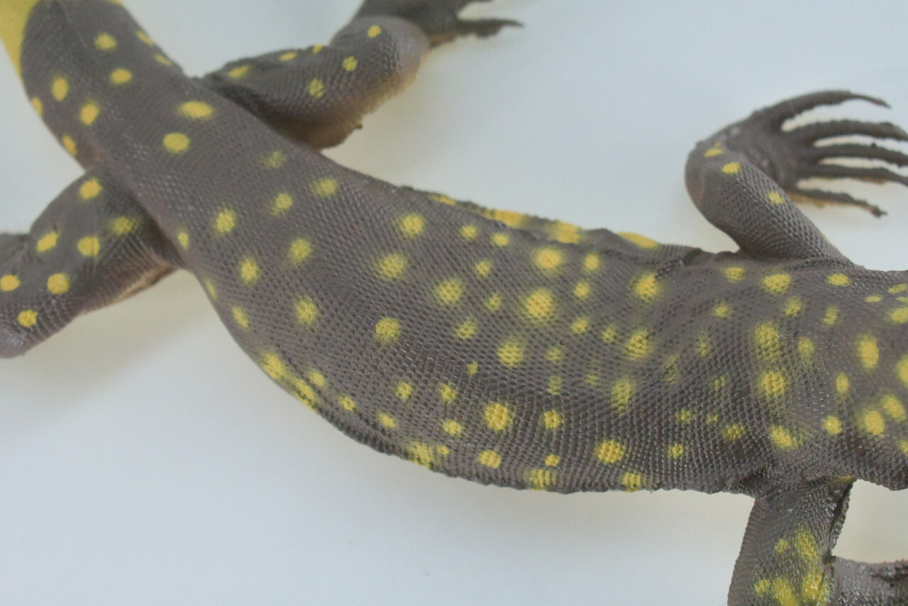 Realistic Monitor Lizard Toy Hard Rubber Lizard, Reptile, Model, 13″ IM20 B656