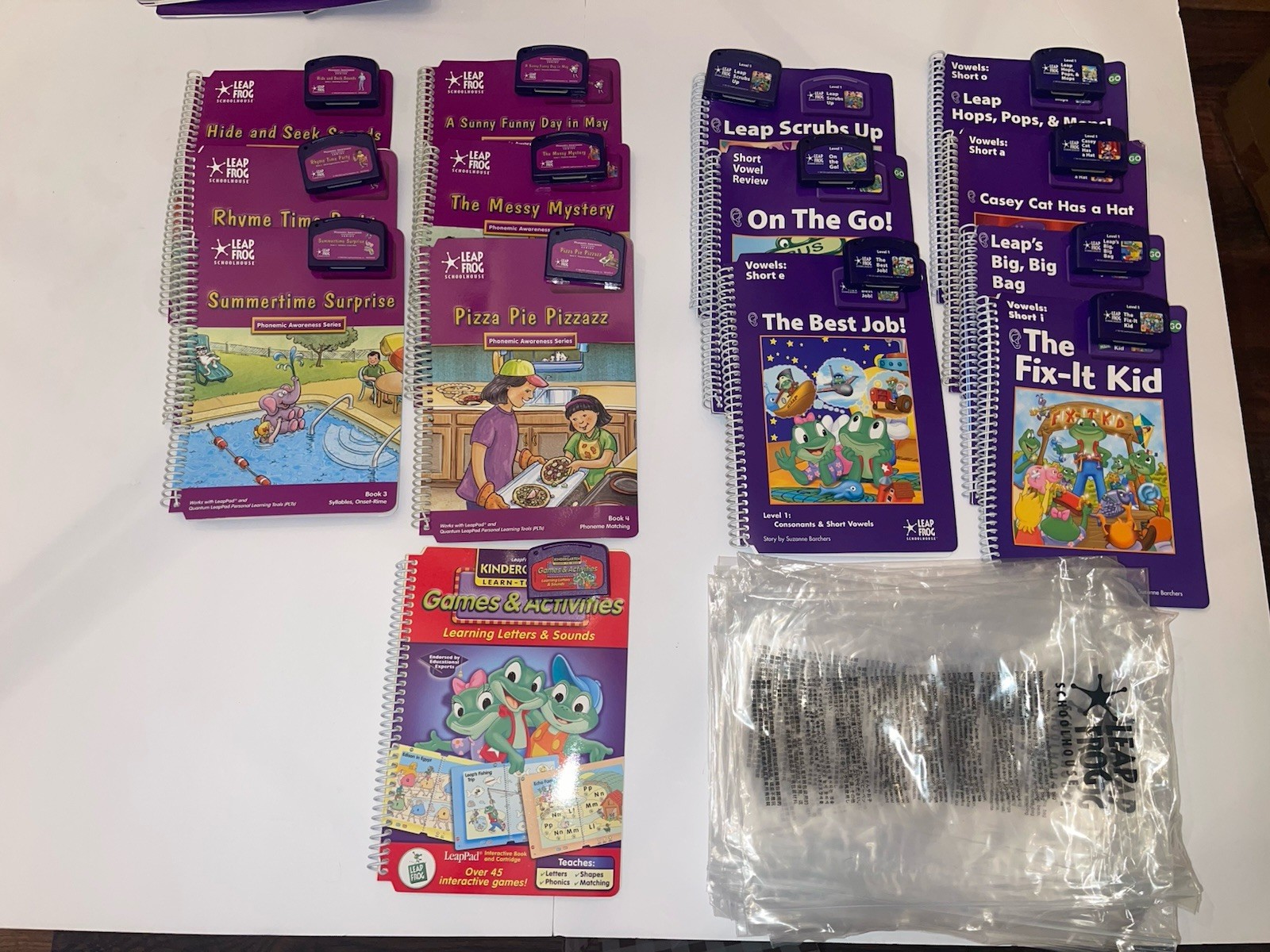 LeapFrog School House Lot 14 Books & Cartridges Level K 1 Phonemic Series