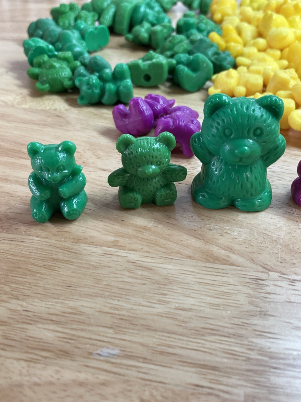 Vintage Plastic Teddy Bear Counters Red Yellow Blue Green Purple 139 Piece!