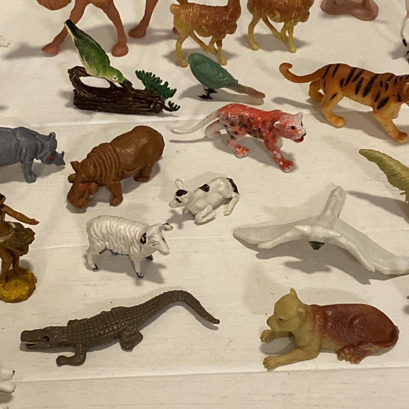 Plastic Animal Figures Toy Lot of 33 Mixed Tiger Llama bear zebra alligator etc.