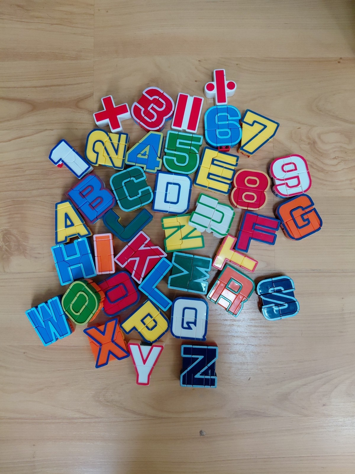 Mixed Lot Lakeshore Toys Alphabots Letters Alpha Bots Transformers Lot of 38 VTG