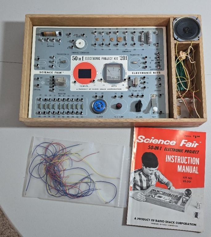 1967 Radio Shack Science Fair Electronic Project Kit #201 – Untested-incomple