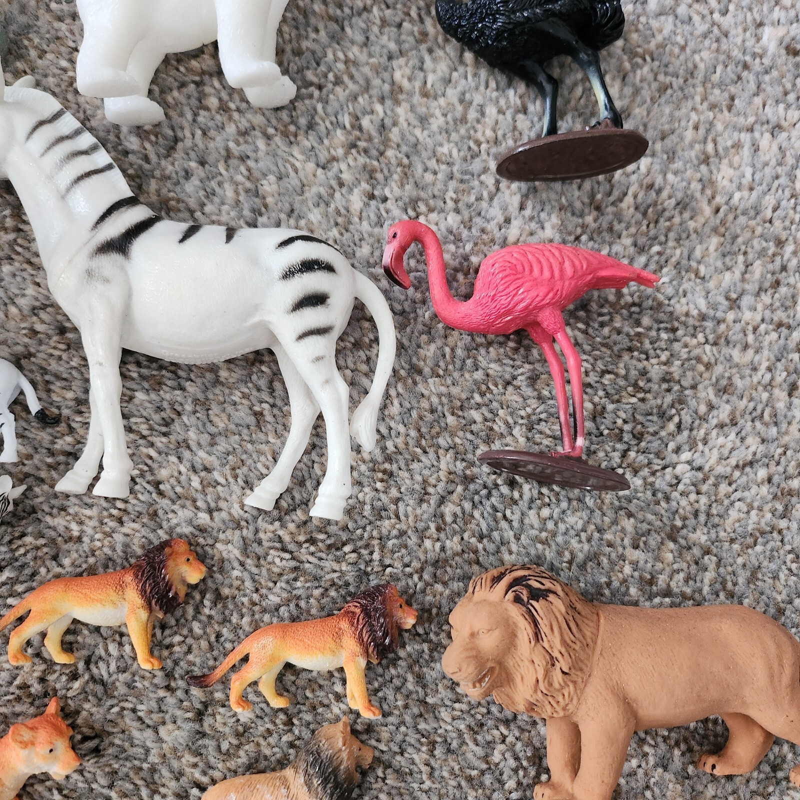Lot Of 45 Small Plastic Zoo Animals Zebra Giraffe Lion Elephants +
