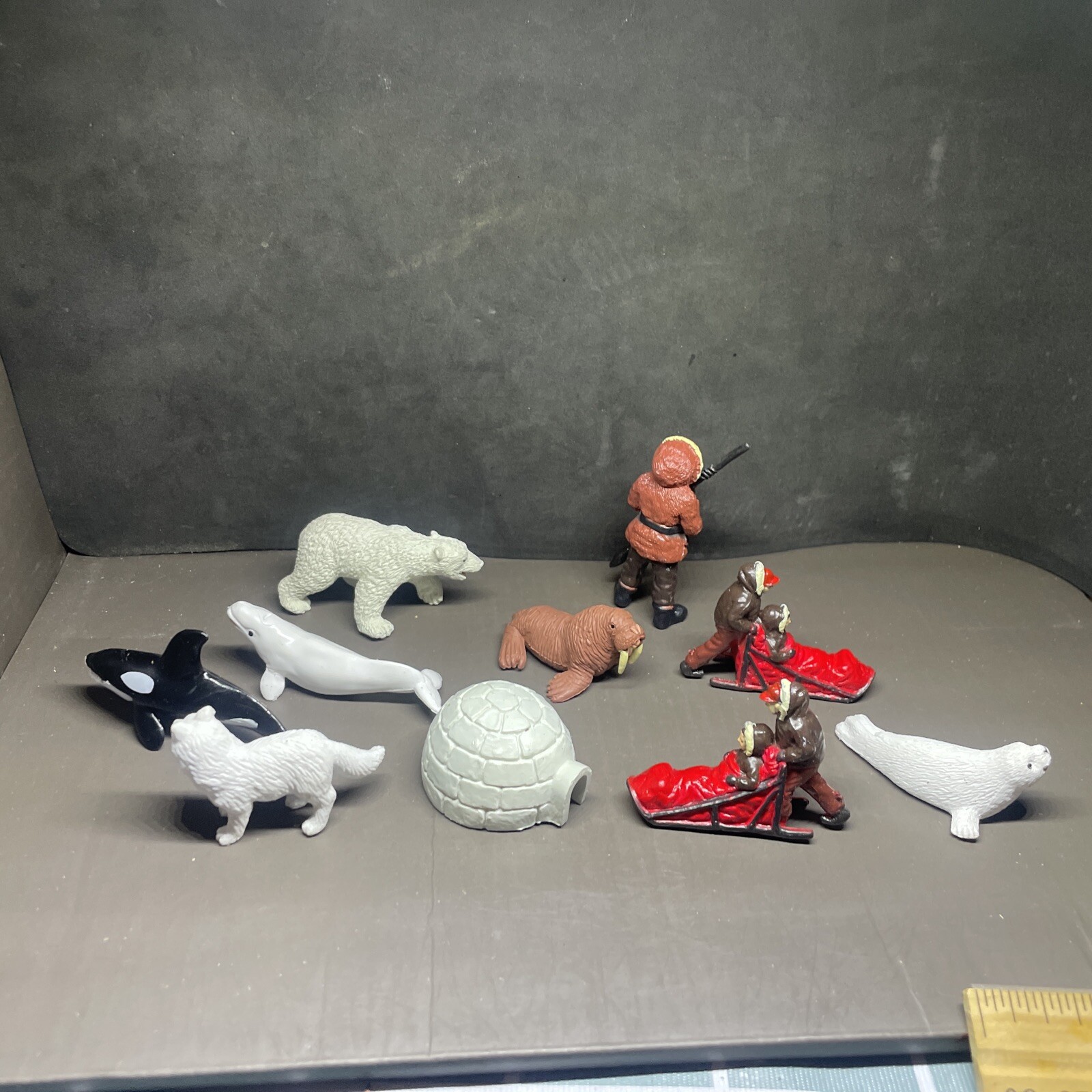 Safari Good luck minis Arctic Fun Pack – bobsled RARE w igloo