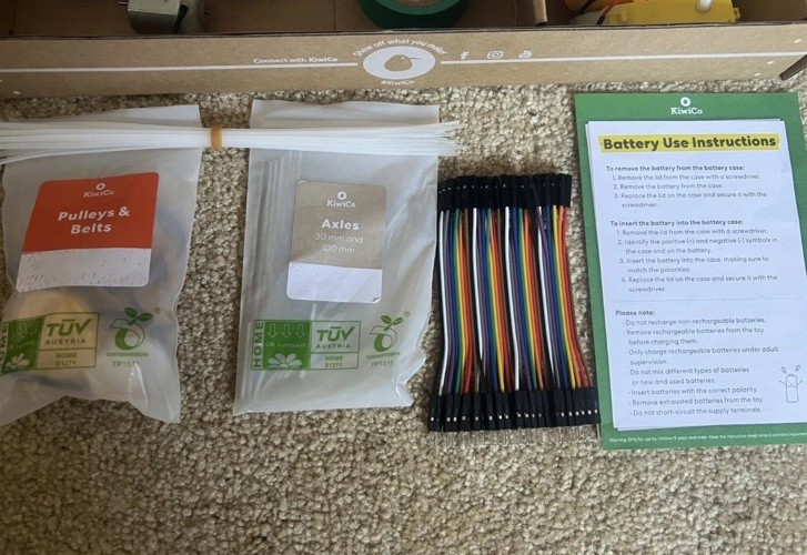 Kiwico Make It Yourself! Make-it-Move Electronics Kit- Ages 9+ Open Box