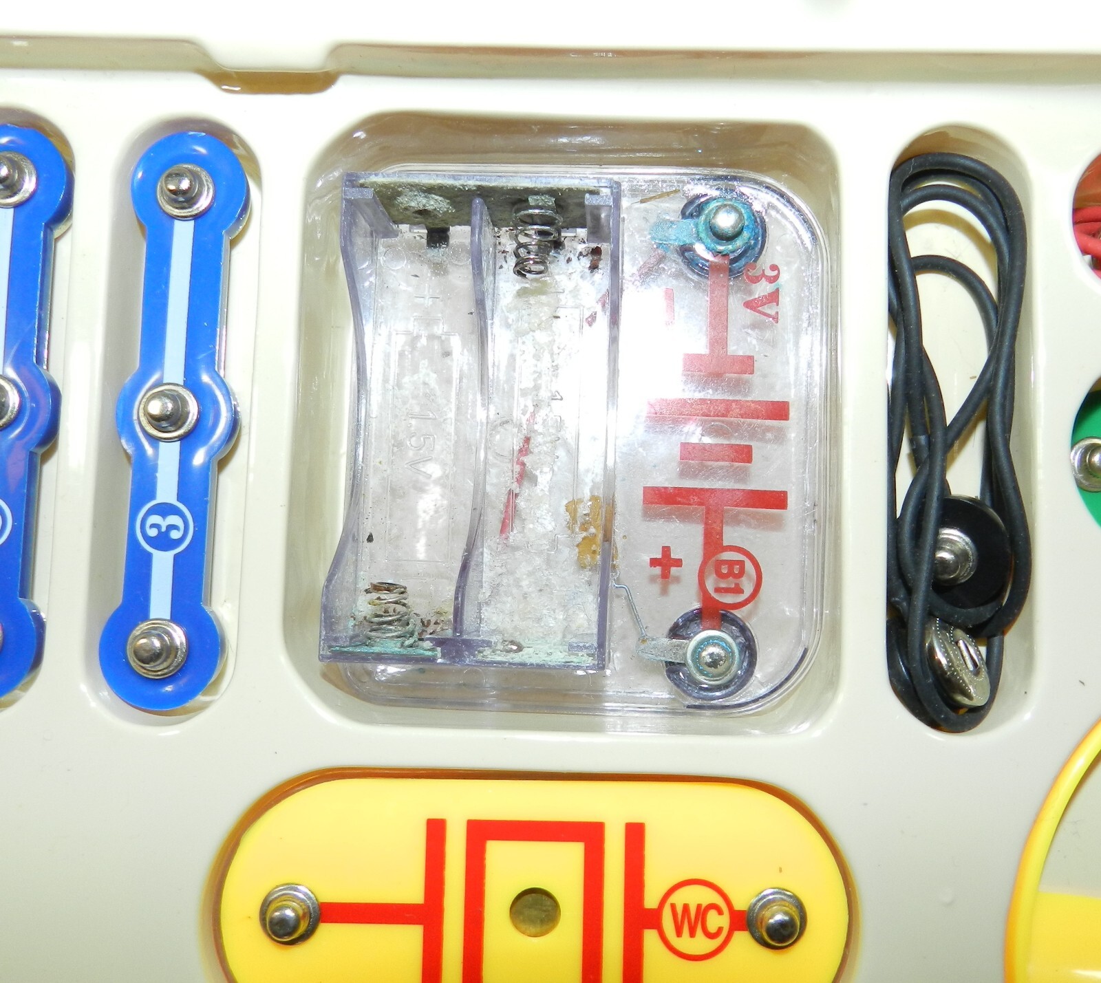 2 sets of Snap Circuits Electronic Learning sets – Pro and Junior
