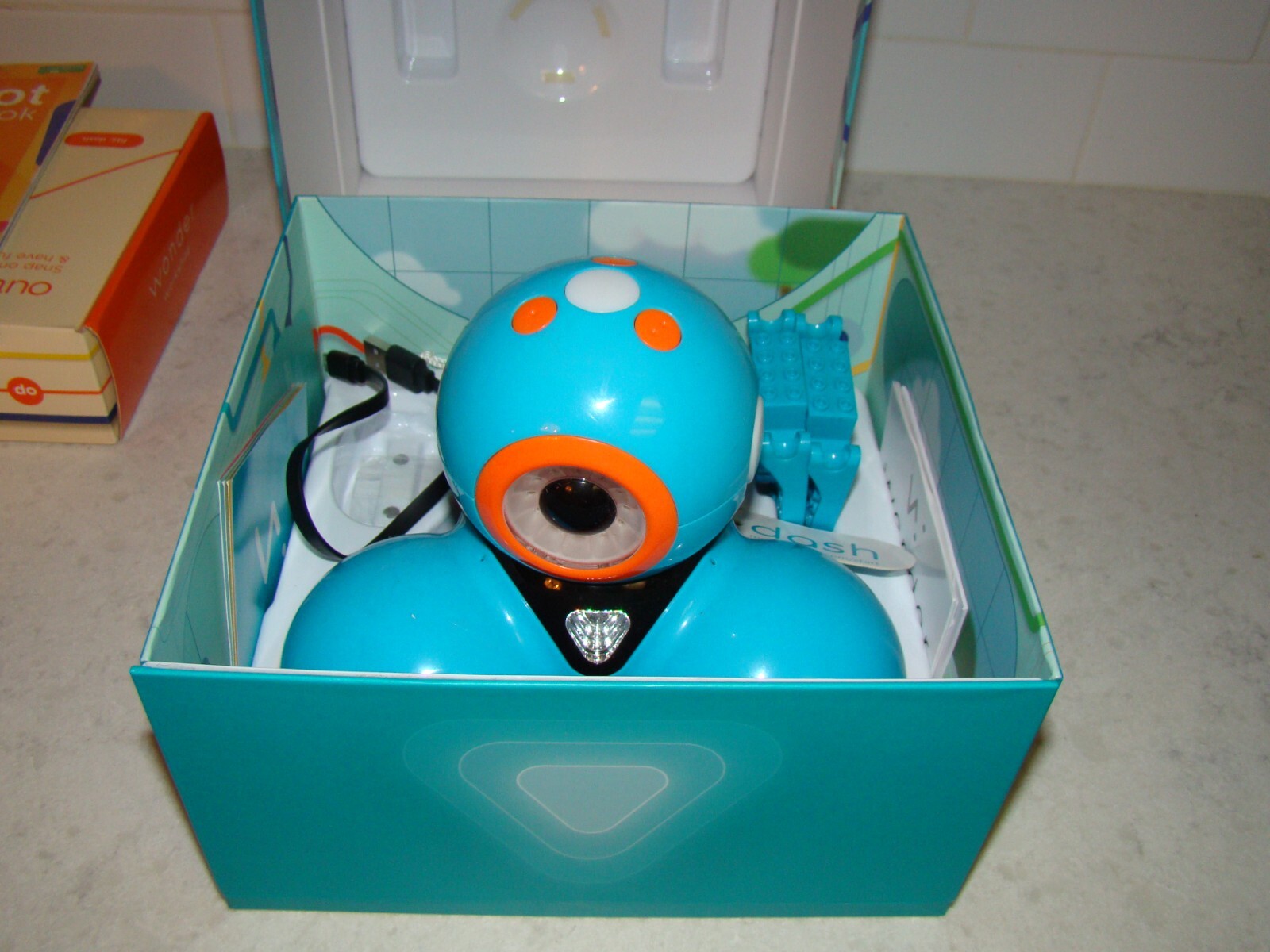 Wonder Workshop DA01 Dash Robot Blue With Box Rare TESTED + Manual White Outfit