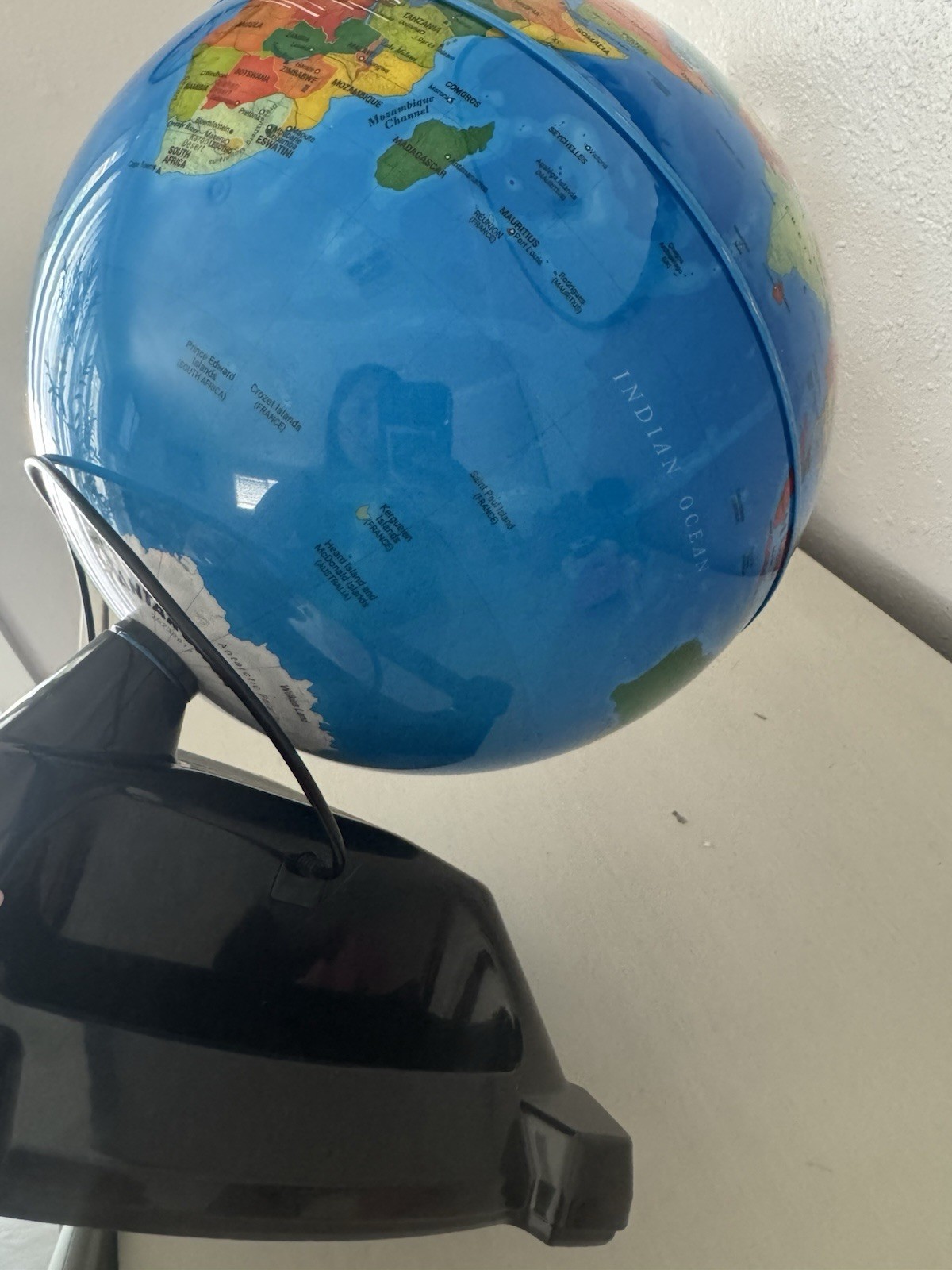 Leapfrog Magic Adventures Globe w/ LCD Integrated Video Screen Display