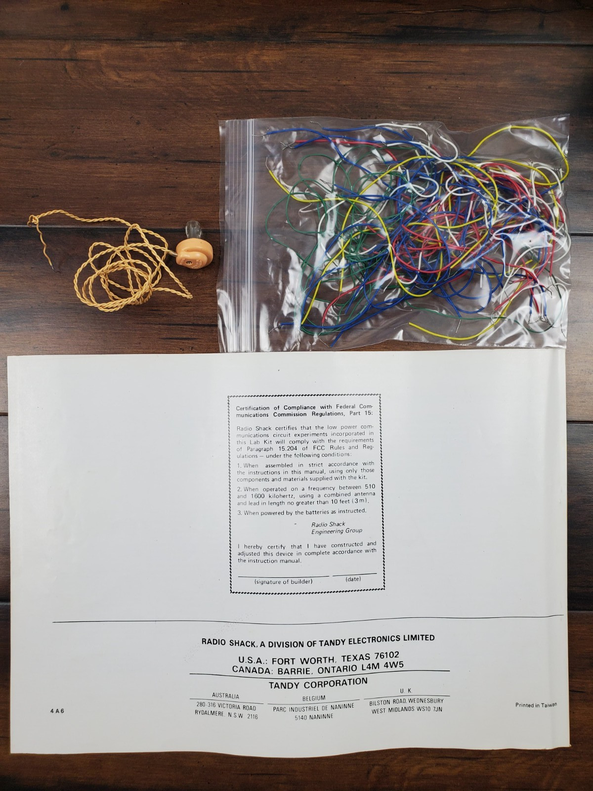 Vtg 1981 Radioshack 200 in ONE electronic lab Science Fair Manual Ear Piece Lot