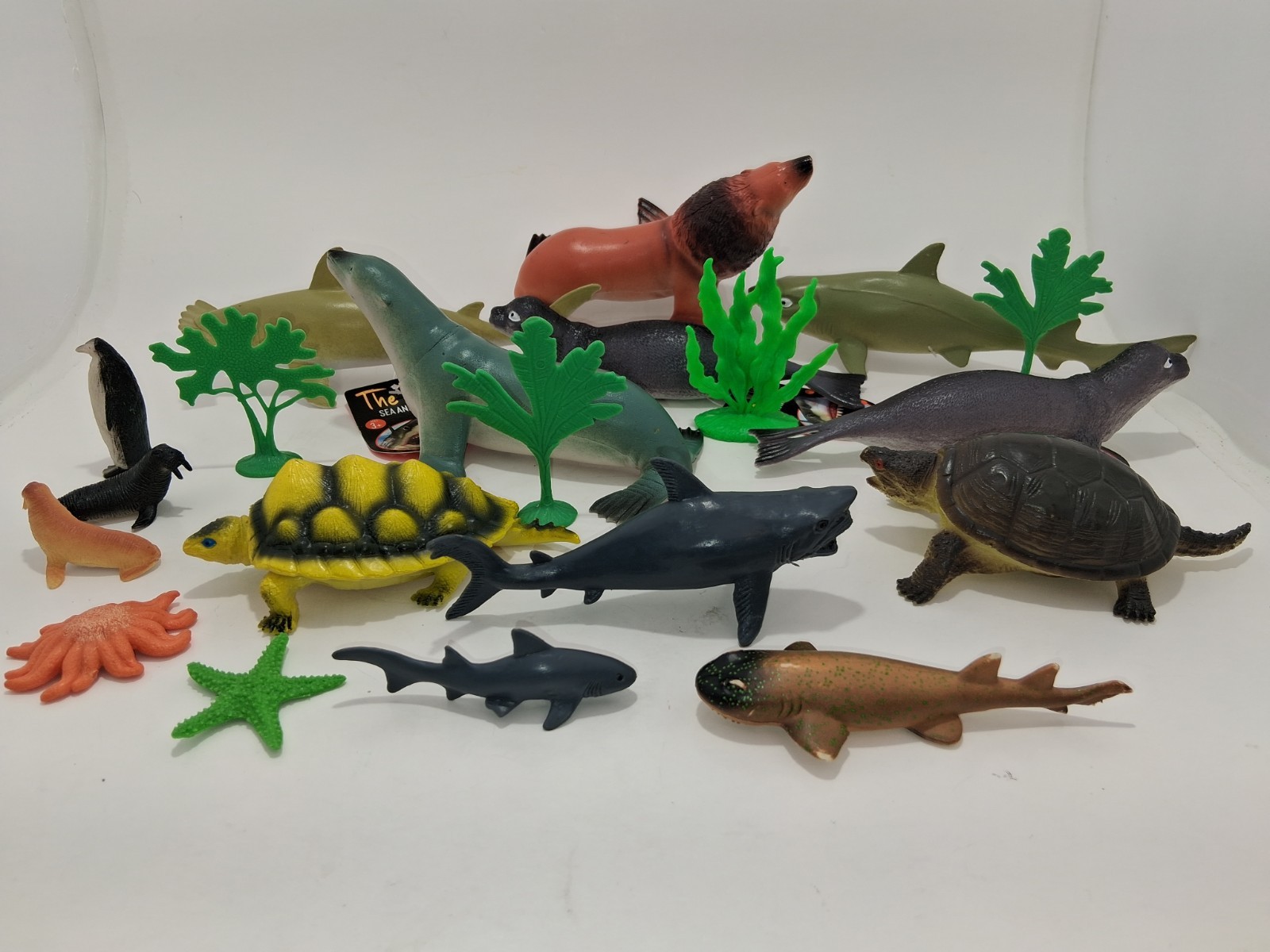 Mixed Lot Of 16 Wild Sea Animals With 4 Sea Plants New And Used