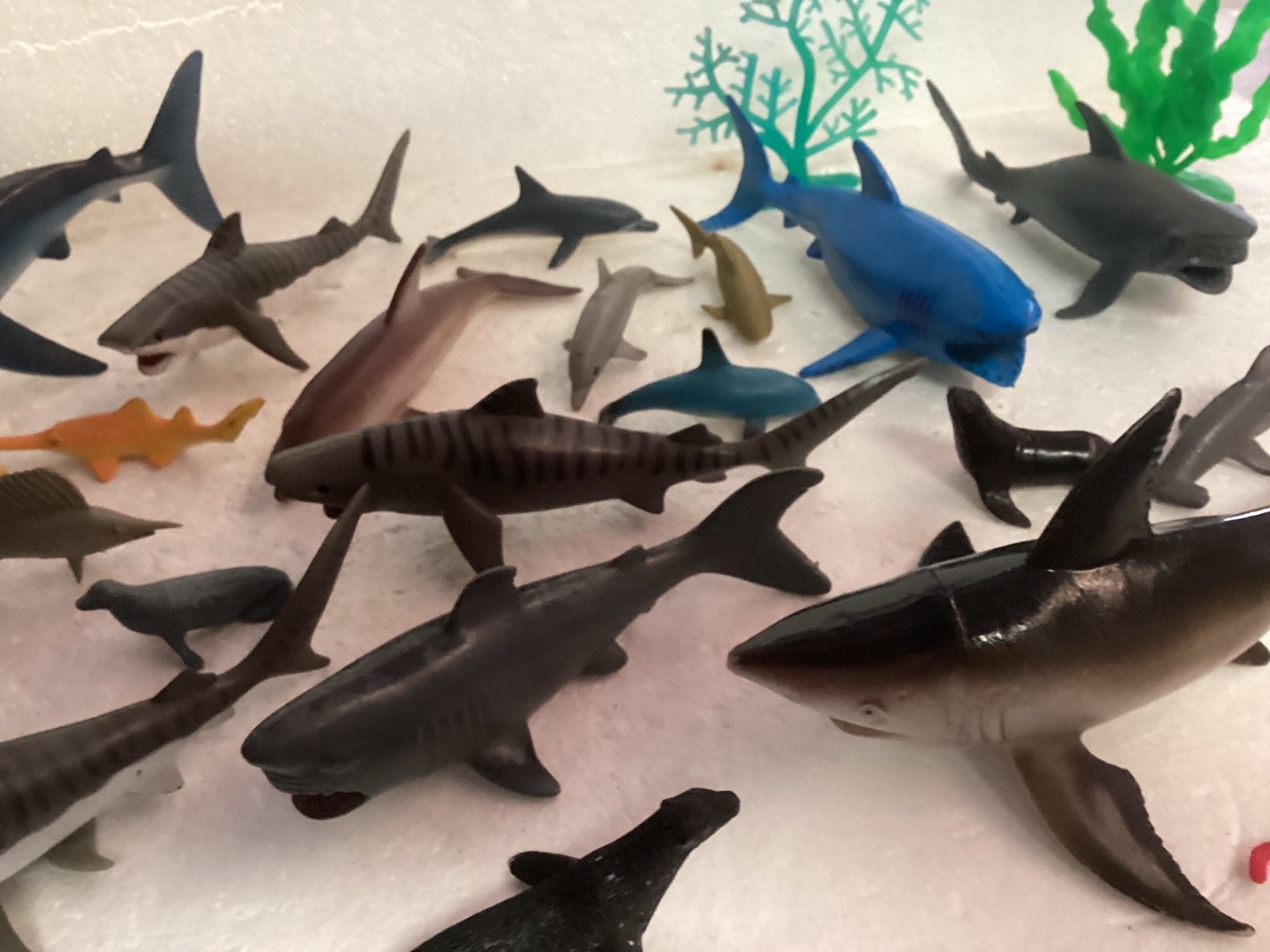 Mixed Lot 27 OCEAN SEA CREATURES Plastic Animals Toy Figures.