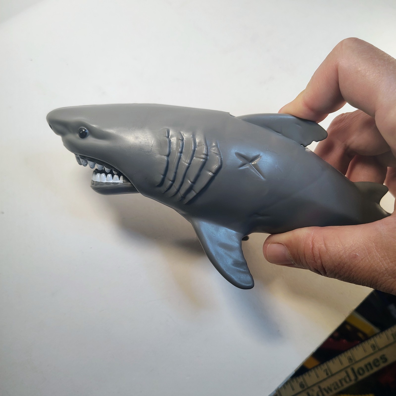 8″ Animal Planet Great White Extreme Adventure Chomping Action Shark