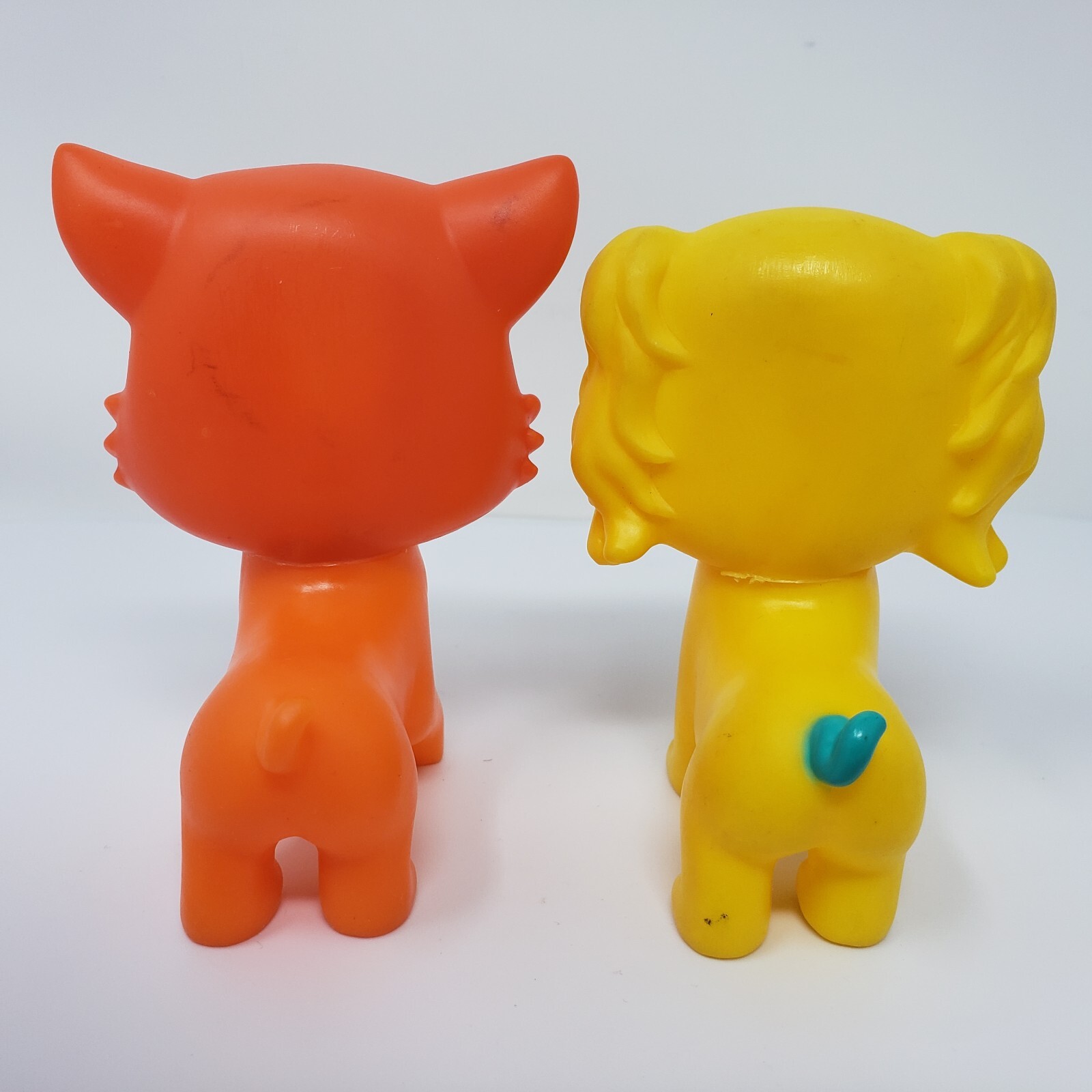 Dog Cat Kitten Plastic Toy Figures Not Branded Lot of 2
