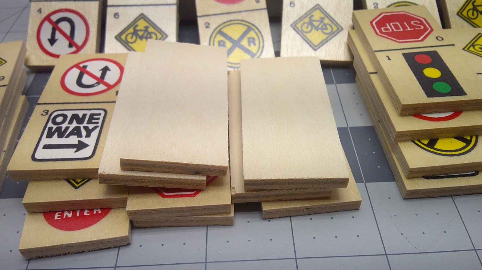 WOODEN TRAFFIC DOMINOES • TEACHES SAFETY • 28 TILES