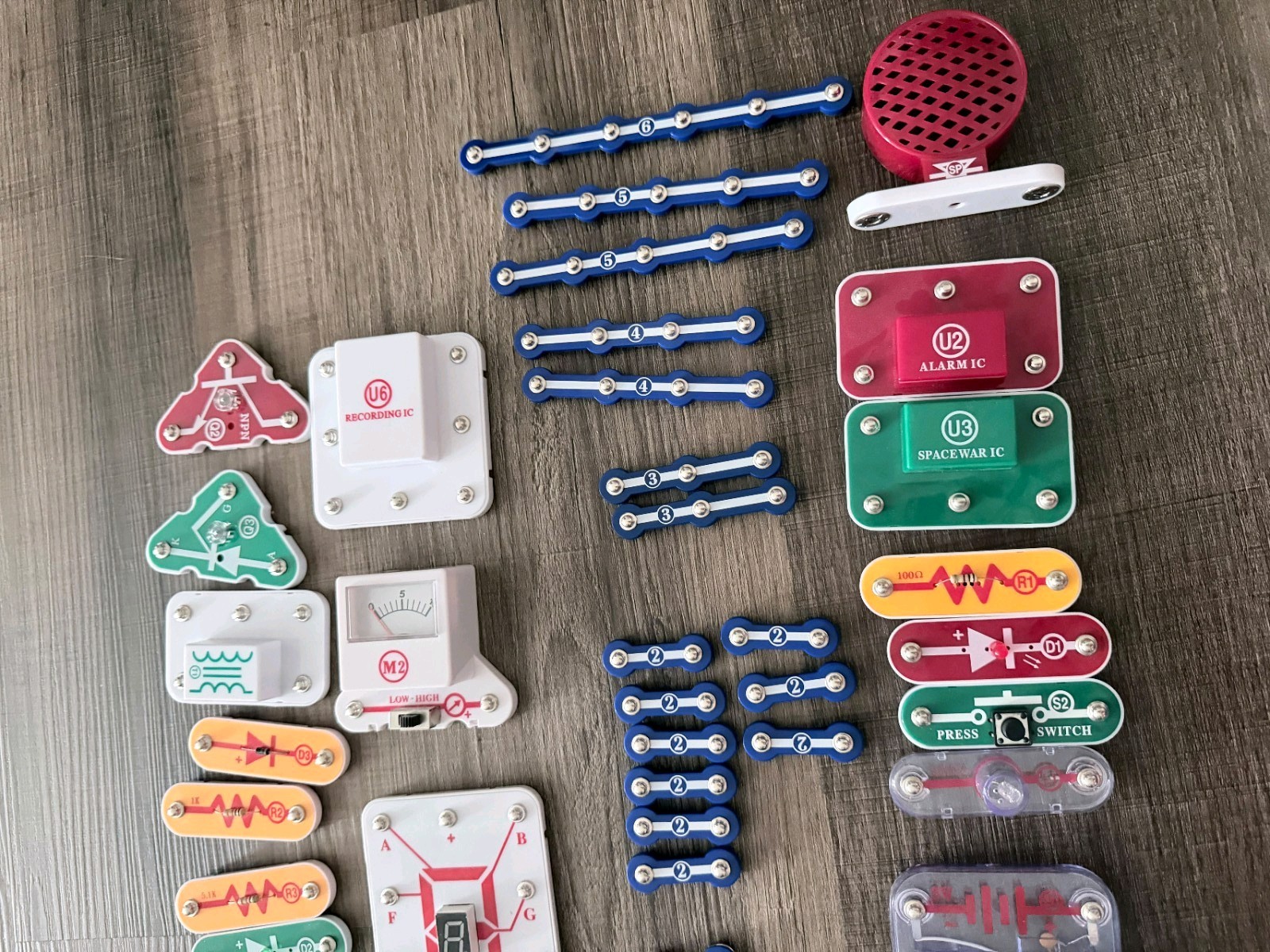 Elenco Snap Circuits Electronics Parts Lot with Manual – As Is / No Warranty