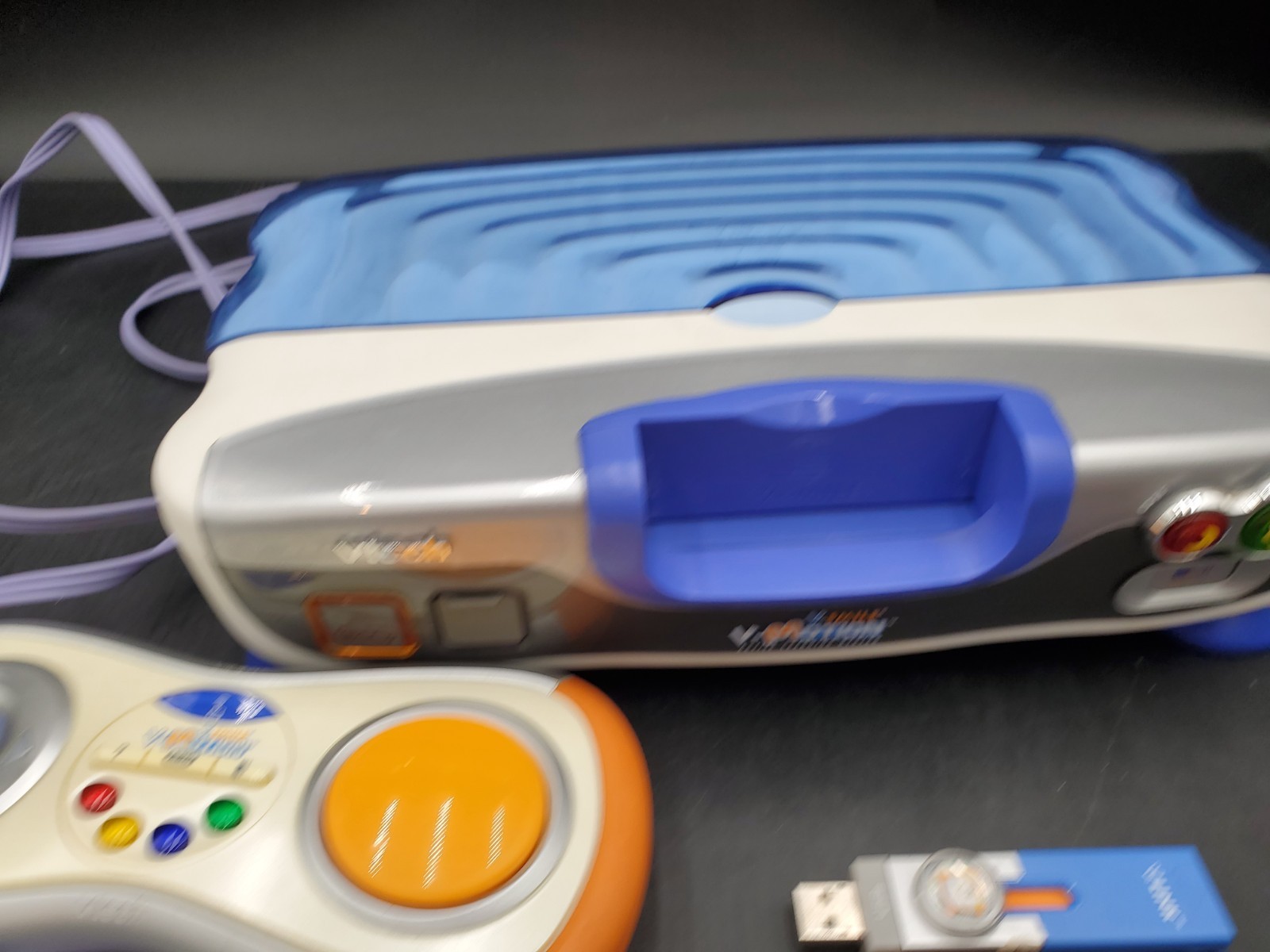 Vtech V.Smile V-Motion Active Learning Gray Console w/5 Cartridge game powers up