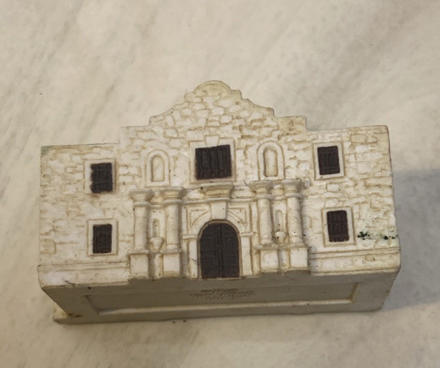Lot of 6 – Safari Ltd Landmarks/Mini Figure Buildings