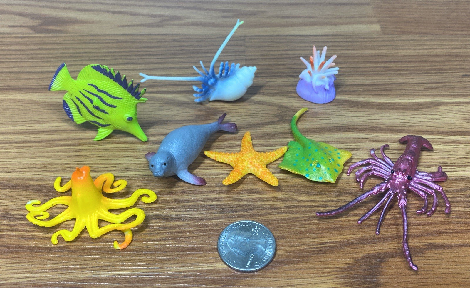 Lot of 40 Sea Creatures Fish Ocean Animal Plastic Rubber Miniature Figures