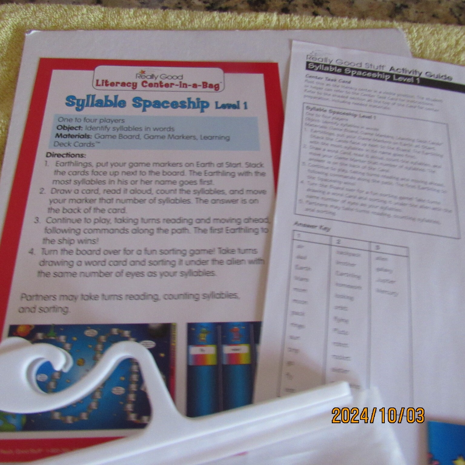 Really Good Stuff-Literacy Center in Bag-Syllable Spaceship-Level 1-2010-Game
